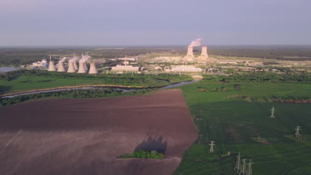 Atomerőmű Atomenergiát Vagy Villamos Energiát Termel Alacsony Szén Dioxid Kibocsátású — Stock videók
