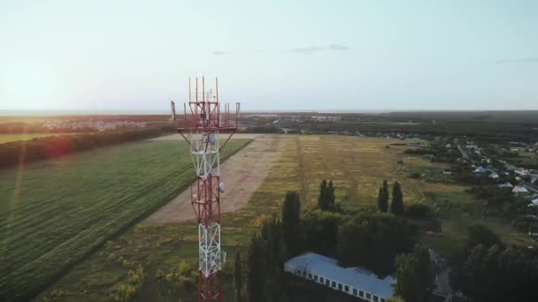 Telekomtorn Med Basstationsantenn Flygfoto Över Telefonmasten — Stockvideo