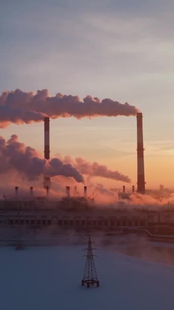 Gases Industriales Emisión Fábrica Aire Video Vertical Zona Industrial Plumas — Vídeos de Stock