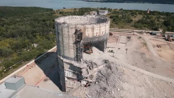 Distruggere Vecchio Edificio Industriale Calcestruzzo Sul Cantiere Vista Aerea — Video Stock