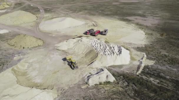 Carregador Areia Carga Corpo Caminhão Pedreira Areia Extração Industrial Areia — Vídeo de Stock