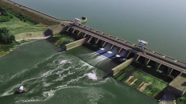 Presa Hidroeléctrica Con Agua Corriente Través Puerta Vista Aérea Desde — Vídeos de Stock