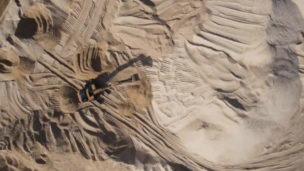 Sandbruch Das Ausgebaggerte Material Bei Der Sandgewinnung Verschiedene Fraktionen Aufzuteilen — Stockvideo