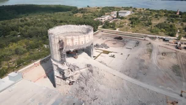 Distruggere Vecchio Edificio Industriale Calcestruzzo Sul Cantiere Vista Aerea — Video Stock