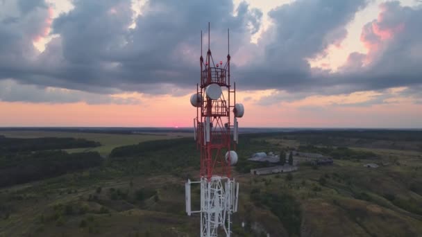 Torre Telecomunicaciones Antena Atardecer Sistema Conexión Los Sistemas Comunicación Campo — Vídeo de stock