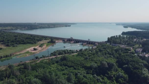 Vatten Hydro Damm Och Reservoar Sjö Antenn Drönare Film — Stockvideo