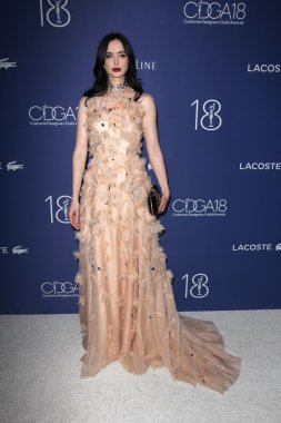 Oyuncu Krysten Ritter