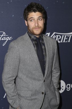 aktör Adam Pally