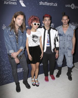 Jack kanunsuz, Jinjoo Lee, Joe Jonas, Cole eritmek