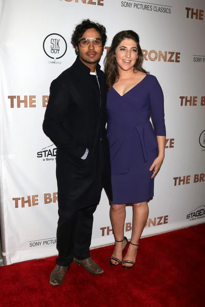 Kunal Nayyar, Mayim Bialik — Stockfoto