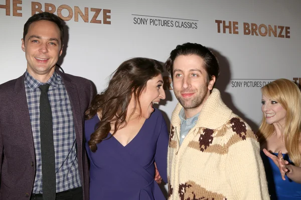 Jim Parsons, Mayim Bialik, Melissa Rauch, Simon Helberg — Stock Photo, Image