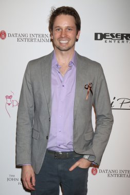 aktör Tyler Ritter
