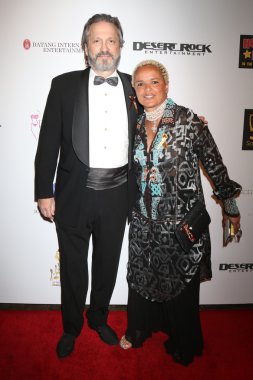 Sam Behrens, Shari Belafonte