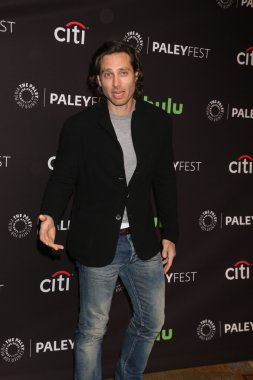 aktör Brad Falchuk