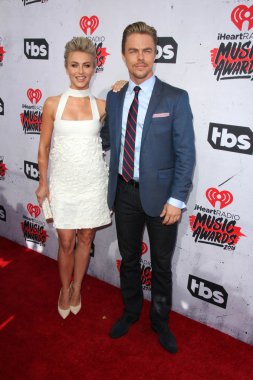 şarkıcı Julianne Hough, Derek Hough