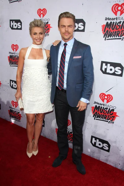 Chanteuse Julianne Hough, Derek Hough — Photo