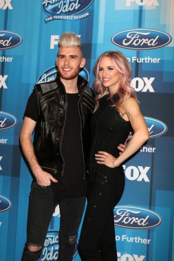 Colton Dixon, Annie Coggeshal