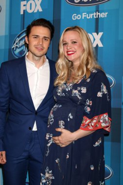 şarkıcı Kris Allen, Katy O'Connell