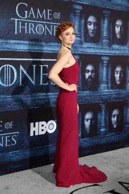 oyuncu Sophie Turner