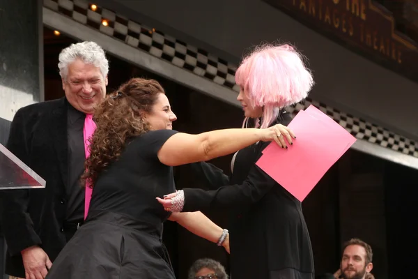 Harvey Fierstein, Marissa Jaret Winokur, Cyndi Lauper — Stock Photo, Image