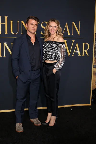 Luke Hemsworth, Samantha Hemsworth — Stockfoto