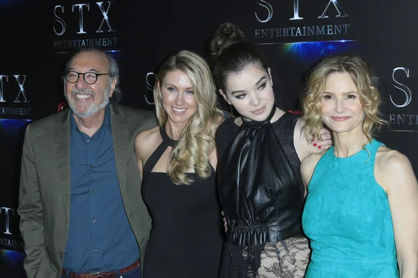 James L Brooks, Kelly Fremon Craig, Hailee Steinfeld, Kyra Sedgwick — Stock Photo, Image