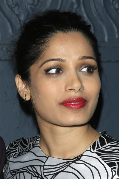 Aktorka freida pinto — Zdjęcie stockowe