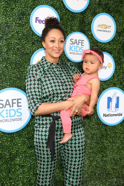 Tamera Mowry, Ariah Talea Housley — Stock Photo, Image