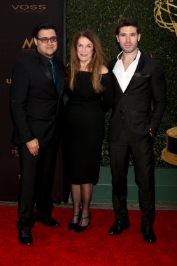  Gregori J. Martin, Wendy Riche, Kristos Andrews