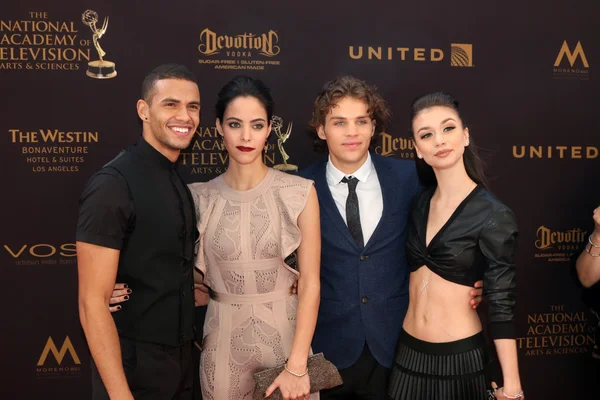 Kyler Pettis, Vivian Jovanni, James Lastovic, Paige Searcy — Stok fotoğraf