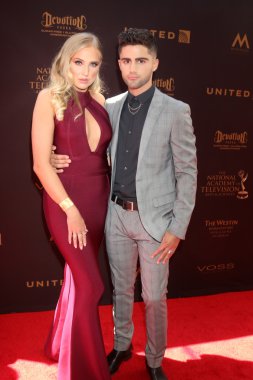 Veronica Dunne, Max Ehrich