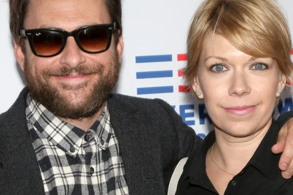 Charlie Day, Mary Elizabeth Ellis — Stok fotoğraf