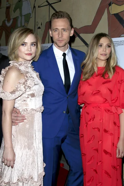 Maddie Hasson, Tom Hiddleston, Elisabeth Olsen — Stockfoto