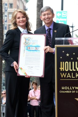 Deidre Salonu, Leron Gubler