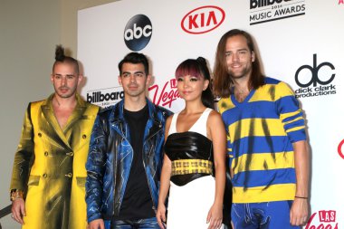 Dnce, Cole eritmek, Joe Jonas, Jinjoo Lee, Jack kanunsuz