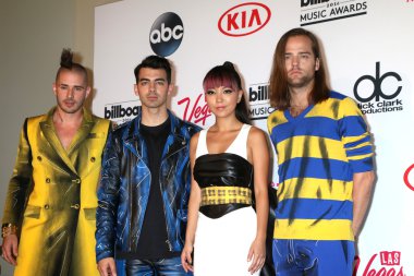 Dnce, Cole eritmek, Joe Jonas, Jinjoo Lee, Jack kanunsuz 
