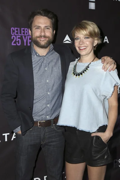 Charlie Day, Mary Elizabeth Ellis — Foto de Stock