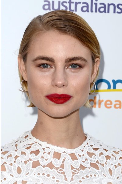 актриса Люси Фрай
