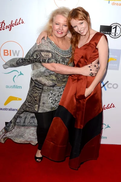 Denise Roberts, Stef Dawson — Stockfoto