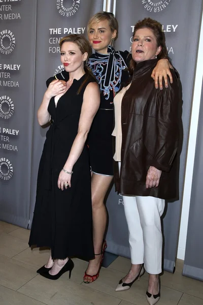 Natasha Lyonne, Taylor Schilling, Kate Mulgrew — kuvapankkivalokuva