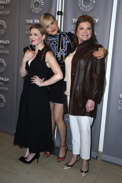 Natasha Lyonne, Taylor Schilling, Kate Muldorastał — Zdjęcie stockowe