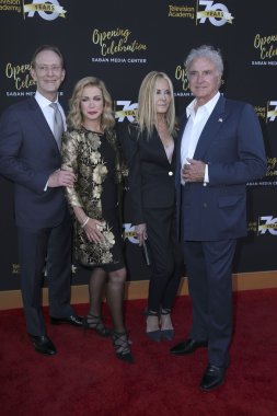  Ted Shackelford, Donna Mills, Joan Van Ark, Kevin Dobson