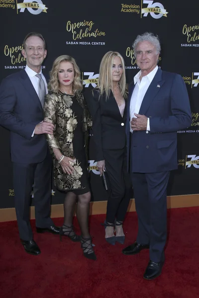 Ted Shackelford, Donna Mills, Joan Van Ark, Kevin Dobson — Stock Photo, Image