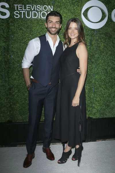 Justin Baldoni, Emily Foxler —  Fotos de Stock