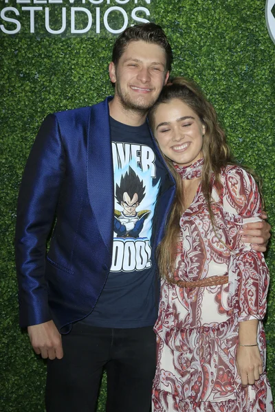 Brett Dier, Haley Lu Richardson — Fotografia de Stock