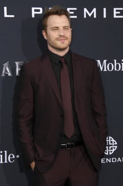  Aktör Robert Kazinsky