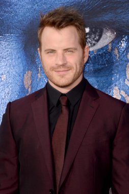  Aktör Robert Kazinsky