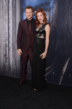 Robert Kazinsky, Chloe Dykstra