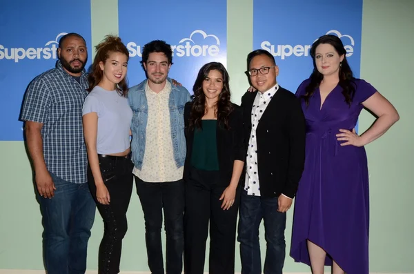 Colton Dunn, Nichole Bloom, Ben Feldman, Amerika Ferrera, Nico Santos, Lauren Ash — Stok fotoğraf