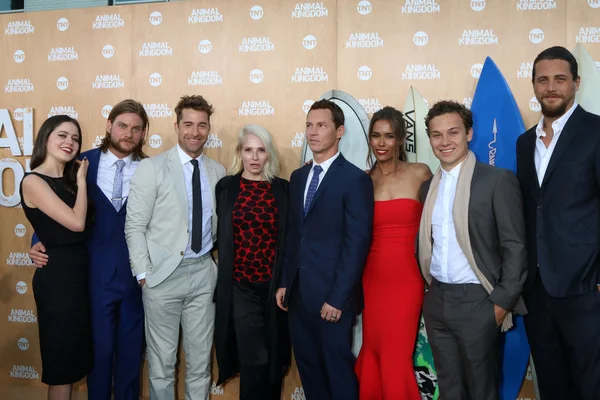 Molly Gordon, Jake trötta, Scott Speedman, Ellen Barkin, Shawn Hatosy, Daniella Alonso, Finn Cole, Ben Robson — Stockfoto